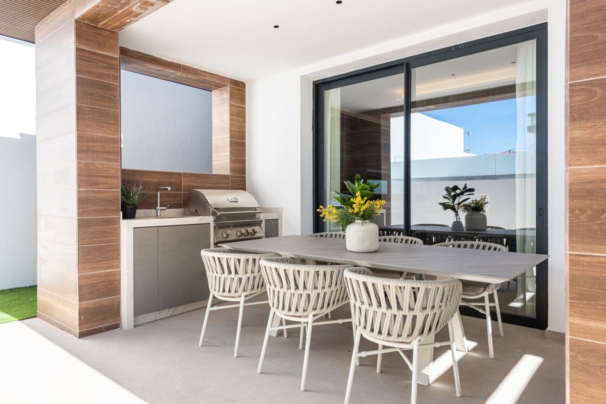 3 bedroom Villa for sale in La Cala de Mijas with garage - € 1,889,000 (Ref: 7944329)