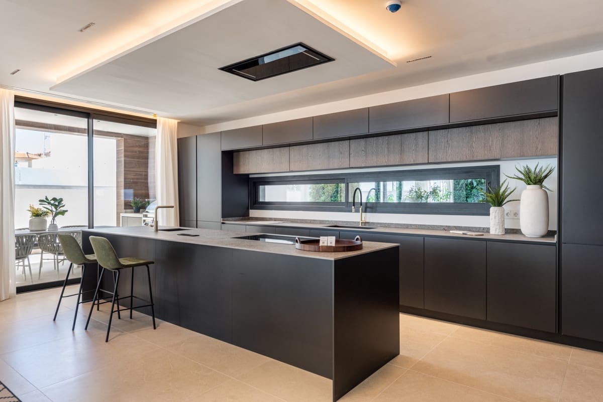 3 bedroom Villa for sale in La Cala de Mijas with garage - € 1,889,000 (Ref: 7944329)