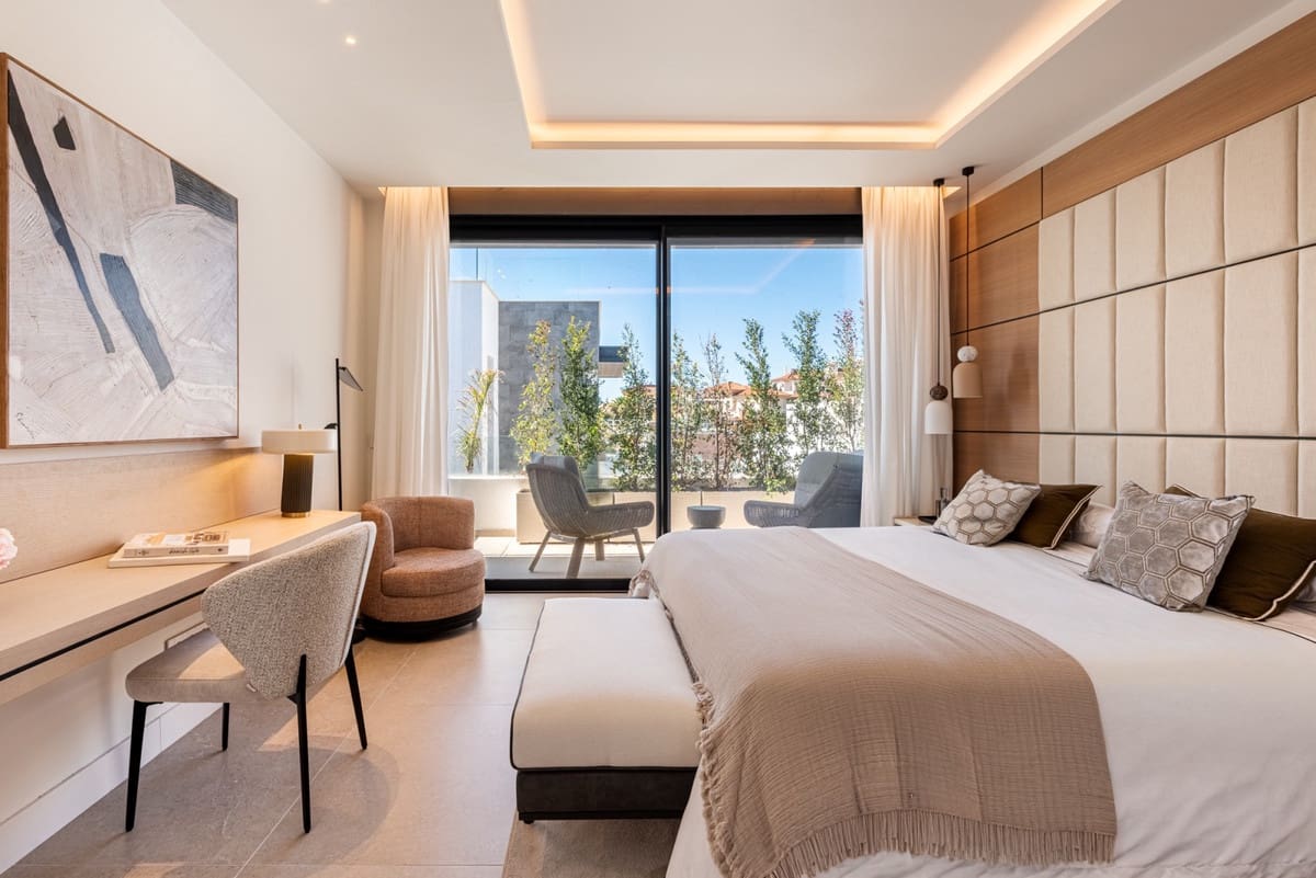 3 bedroom Villa for sale in La Cala de Mijas with garage - € 1,889,000 (Ref: 7944329)