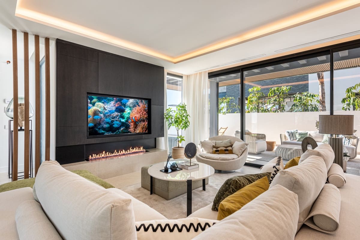 3 bedroom Villa for sale in La Cala de Mijas with garage - € 1,889,000 (Ref: 7944329)