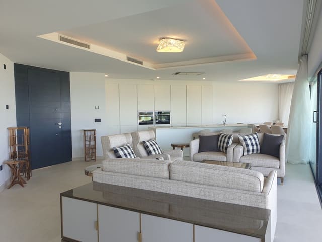 3 sypialnia Dom na sprzedaż w Estepona z garażem - 3 450 000 € (Ref: 7959828)