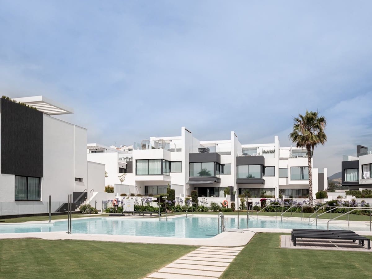 3 bedroom Townhouse for sale in Estepona with garage - € 3,450,000 (Ref: 7959828)