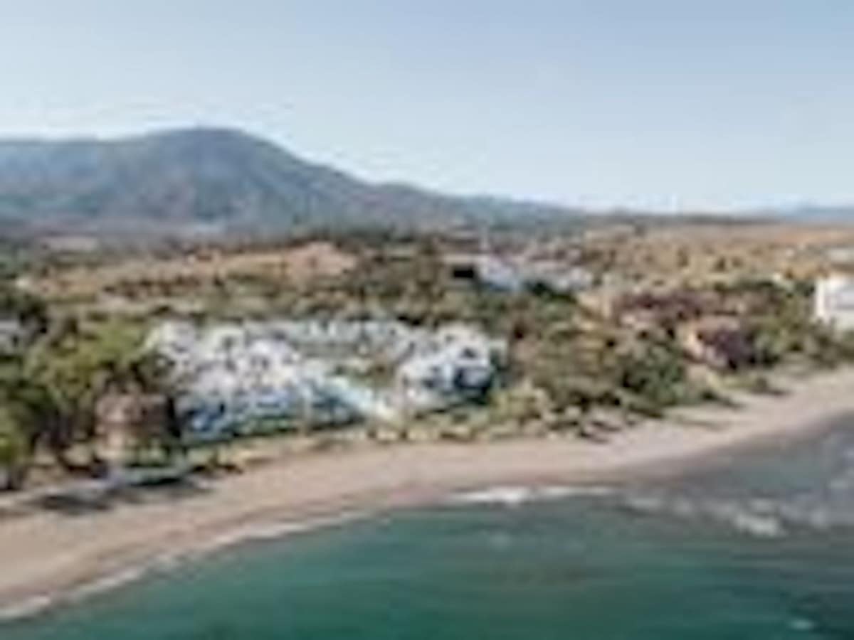 3 bedroom Townhouse for sale in Estepona with garage - € 3,450,000 (Ref: 7959828)