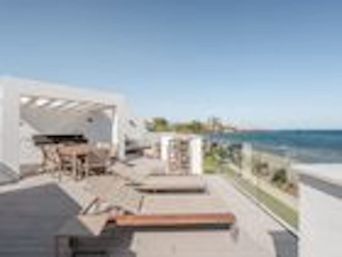 3 bedroom Townhouse for sale in Estepona with garage - € 3,450,000 (Ref: 7959828)