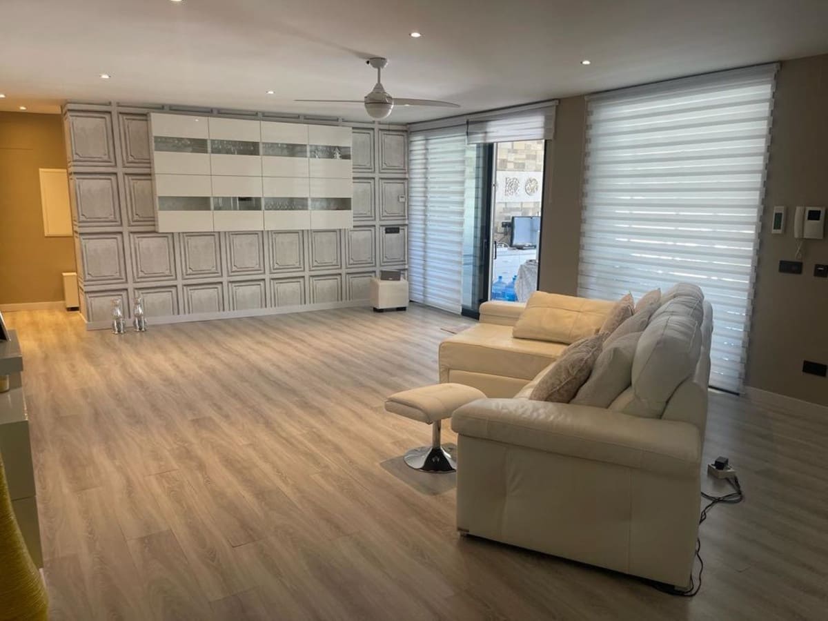 3 bedroom Villa for sale in Estepona with garage - € 1,150,000 (Ref: 7959865)