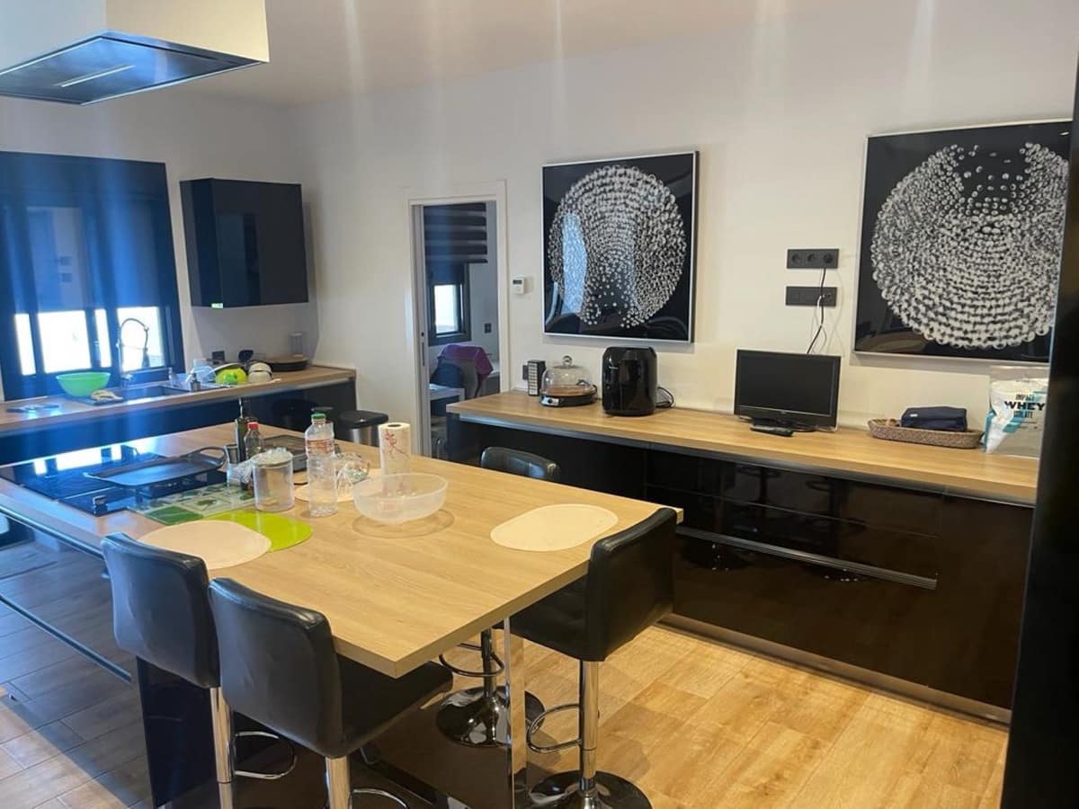 3 bedroom Villa for sale in Estepona with garage - € 1,150,000 (Ref: 7959865)