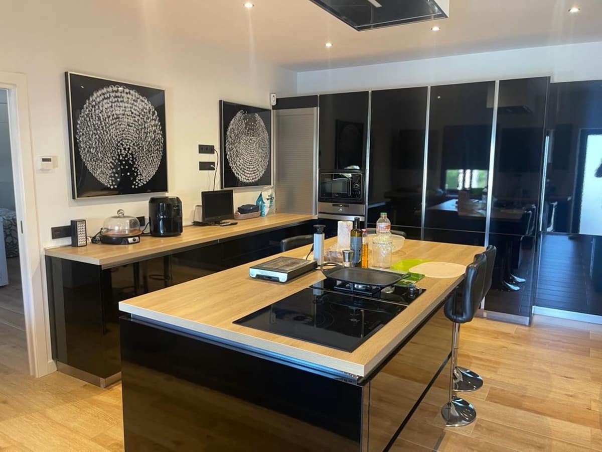 3 bedroom Villa for sale in Estepona with garage - € 1,150,000 (Ref: 7959865)