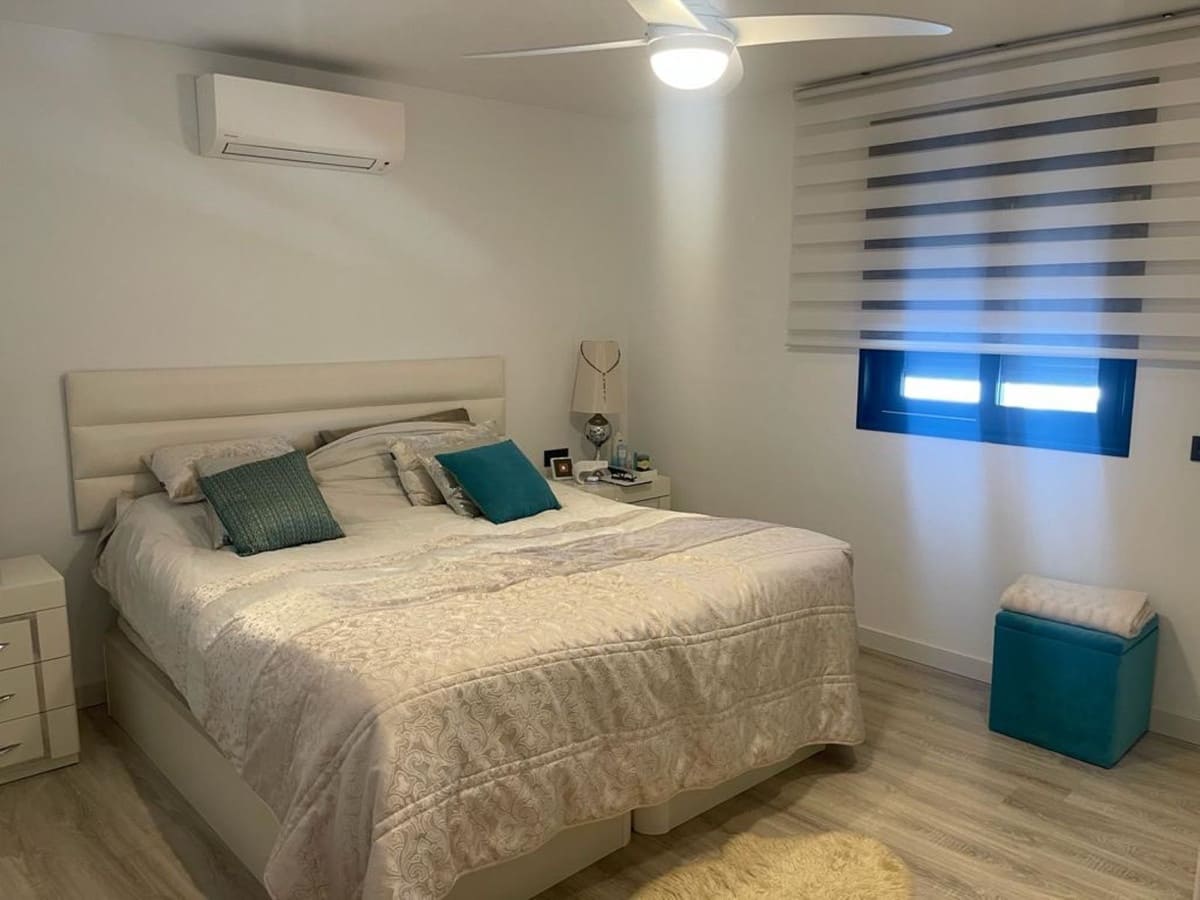 3 bedroom Villa for sale in Estepona with garage - € 1,150,000 (Ref: 7959865)