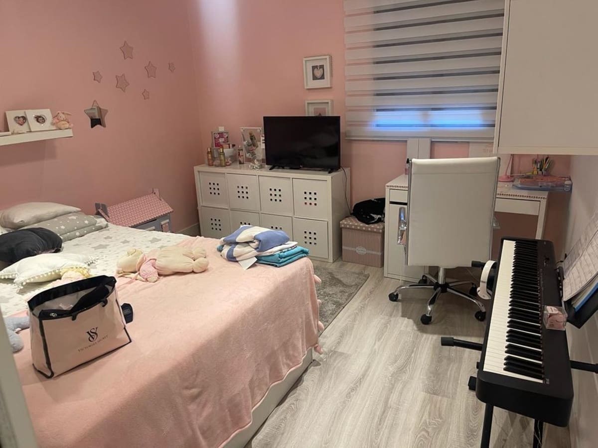 3 bedroom Villa for sale in Estepona with garage - € 1,150,000 (Ref: 7959865)