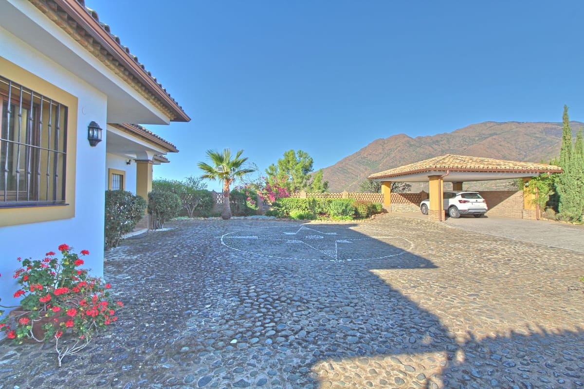 5 quarto Moradia para venda em Estepona com garagem - 3 400 000 € (Ref: 7960047)