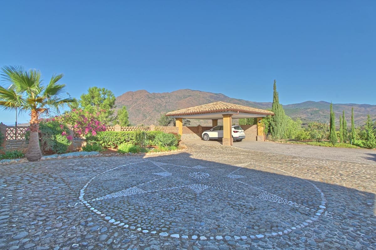 5 quarto Moradia para venda em Estepona com garagem - 3 400 000 € (Ref: 7960047)