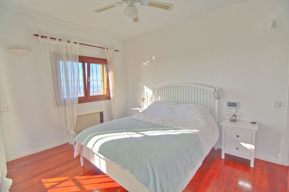 5 quarto Moradia para venda em Estepona com garagem - 3 400 000 € (Ref: 7960047)