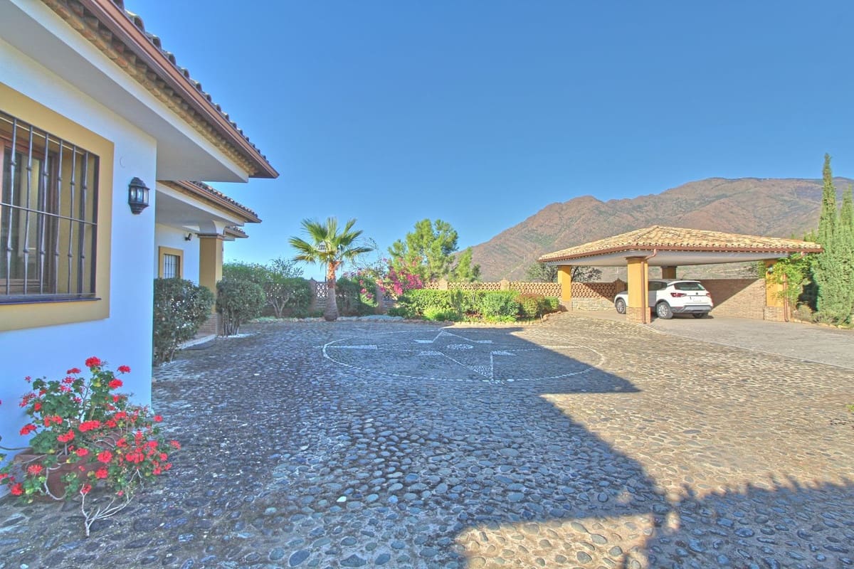 5 soveværelse Villa til salg i Casares med garage - € 3.400.000 (Ref: 7960047)
