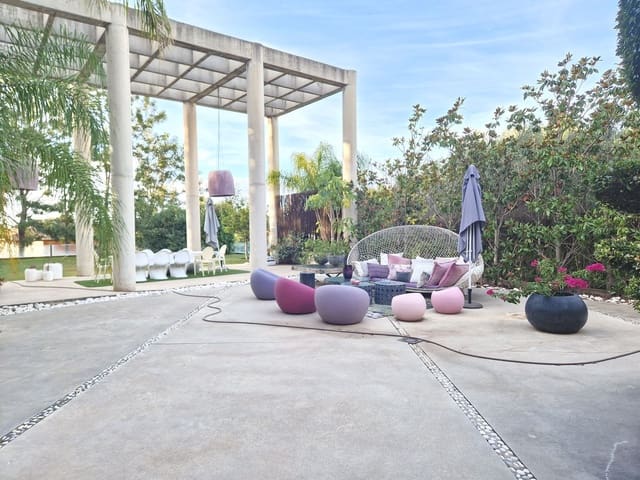 5 Zimmer Villa zu verkaufen in New Golden Mile, Estepona mit Garage - 2.150.000 € (Ref: 7960076)