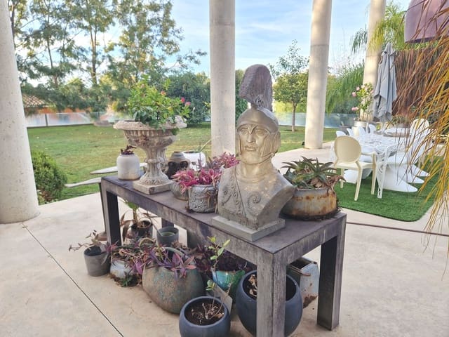 5 Zimmer Villa zu verkaufen in New Golden Mile, Estepona mit Garage - 2.150.000 € (Ref: 7960076)