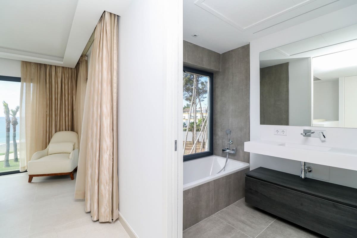 3 bedroom Townhouse for sale in Estepona - € 2,350,000 (Ref: 8062480)