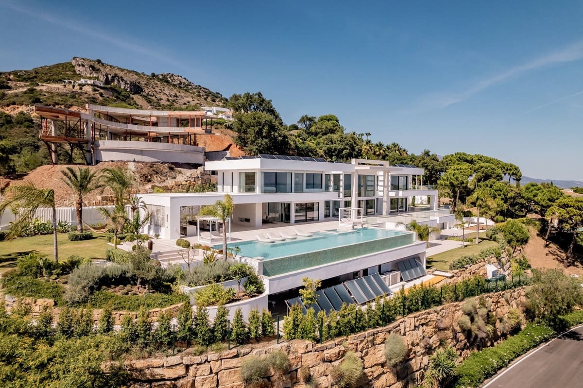 7 bedroom Villa for sale in Benahavis - € 11,995,000 (Ref: 8089829)