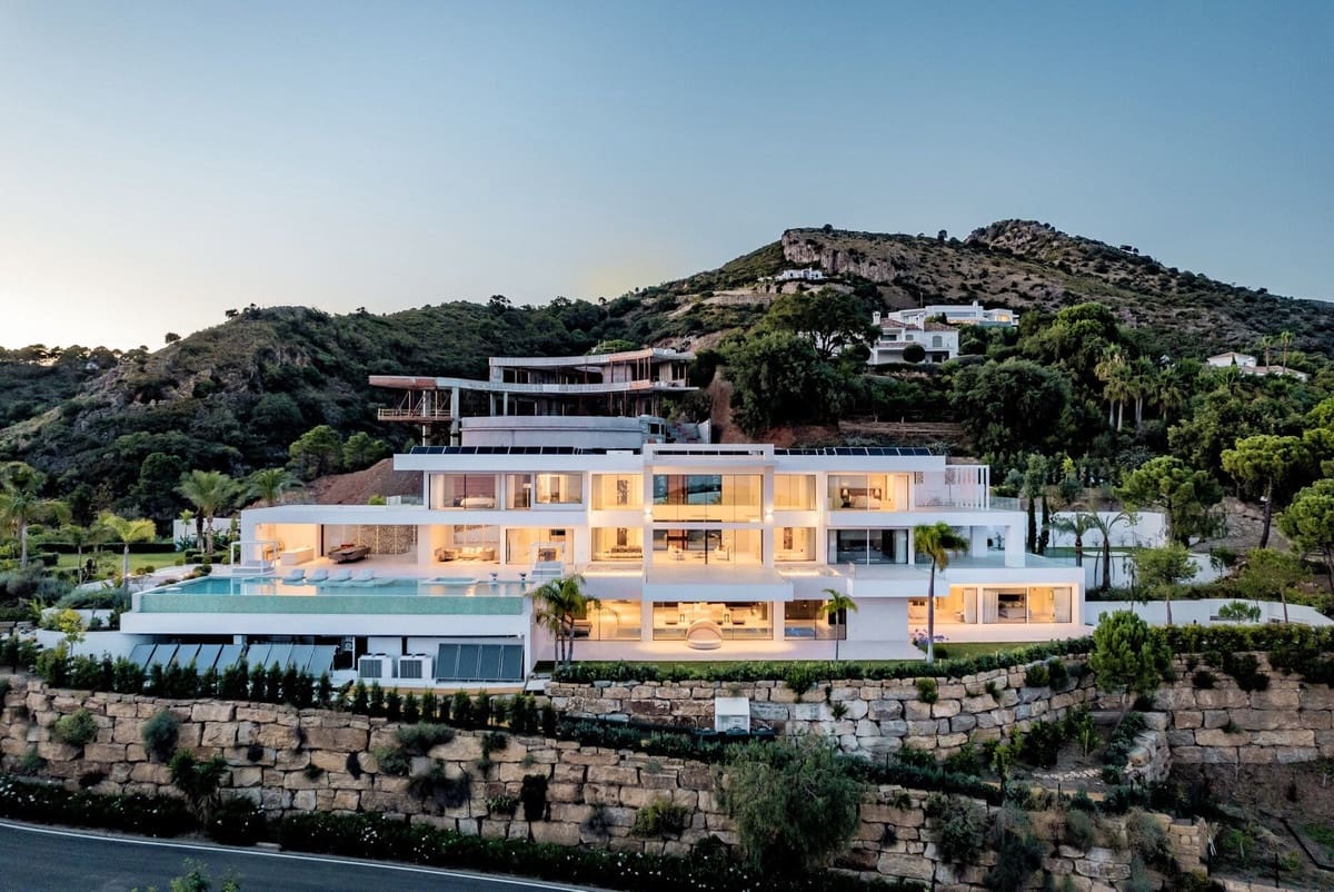 7 bedroom Villa for sale in Benahavis - € 11,995,000 (Ref: 8089829)