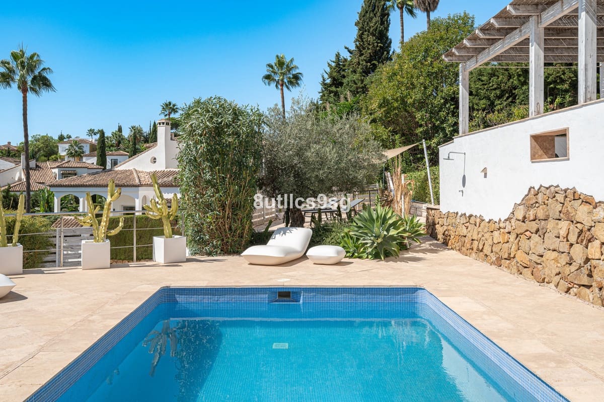 5 bedroom Villa for sale in Nueva Andalucia - € 2,490,000 (Ref: 8115846)