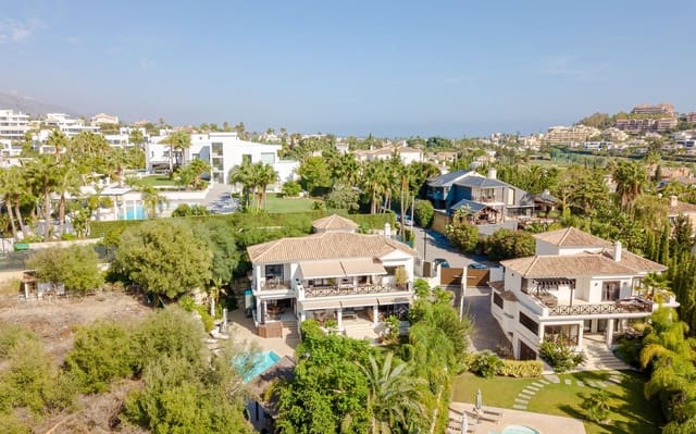 5 makuuhuone Huvila myytävänä paikassa Nueva Andalucia, Marbella mukana 
autotalli - 2 700 000 € (Ref: 8221306)