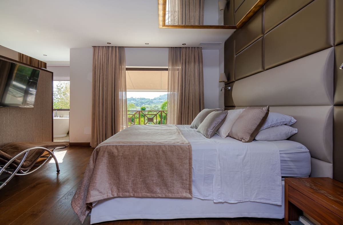 5 soveværelse Villa til salg i Nueva Andalucia med garage - € 2.700.000 (Ref: 8221306)