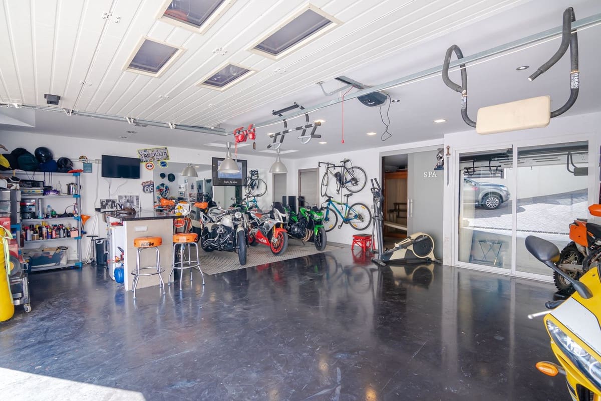 5 soveværelse Villa til salg i Nueva Andalucia med garage - € 2.700.000 (Ref: 8221306)