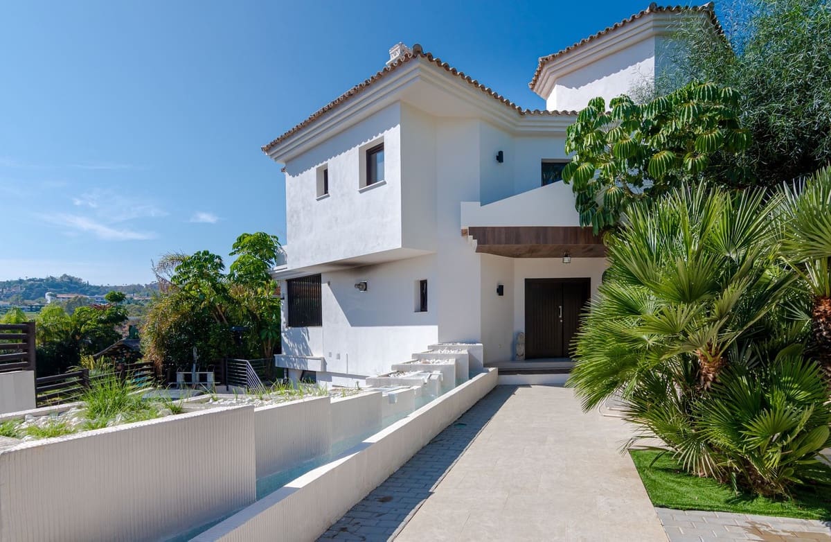 5 soveværelse Villa til salg i Nueva Andalucia med garage - € 2.700.000 (Ref: 8221306)