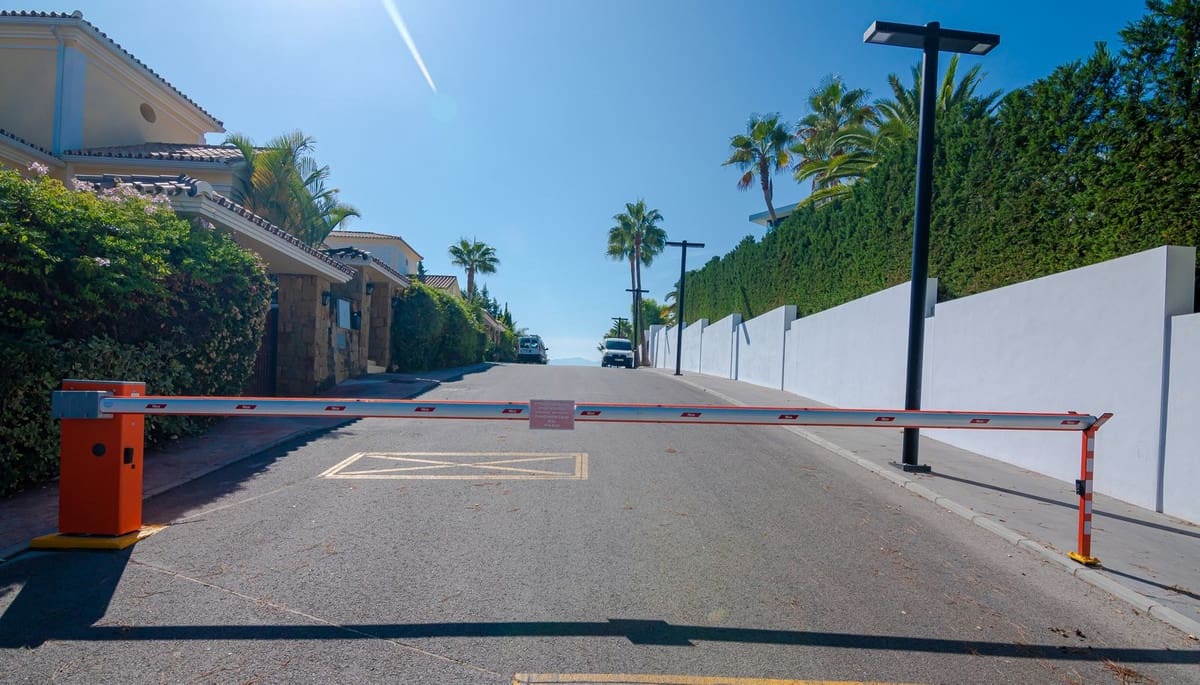 5 soveværelse Villa til salg i Nueva Andalucia med garage - € 2.700.000 (Ref: 8221306)