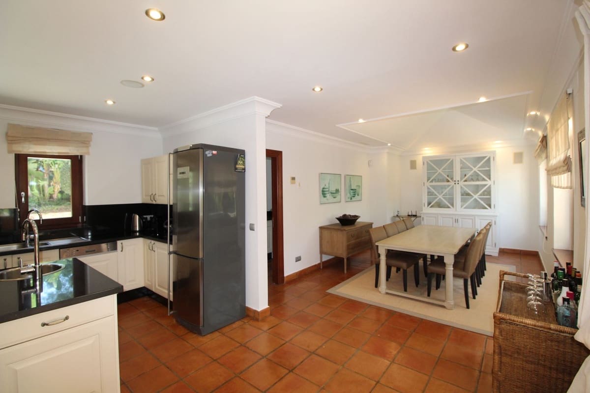 6 soveværelse Villa til salg i Sotogrande med garage - € 2.995.000 (Ref: 8221456)