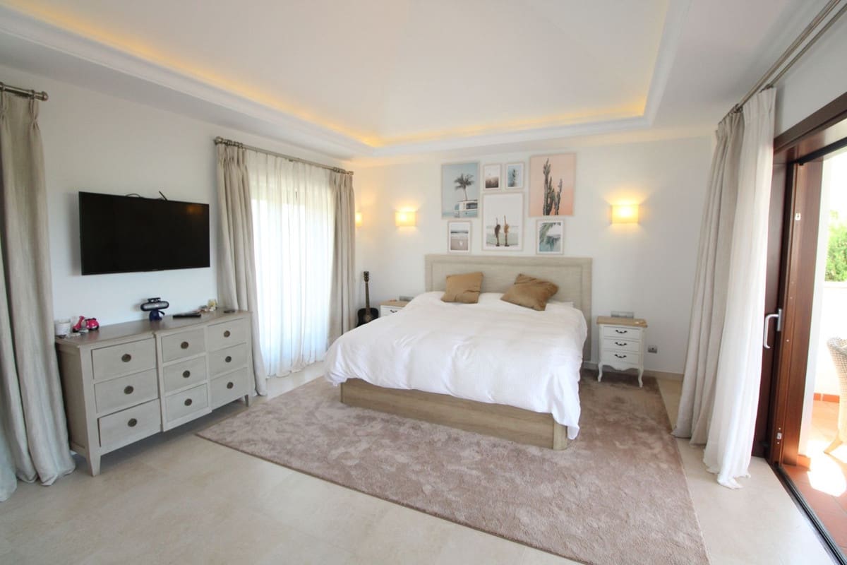 6 soveværelse Villa til salg i Sotogrande med garage - € 2.995.000 (Ref: 8221456)