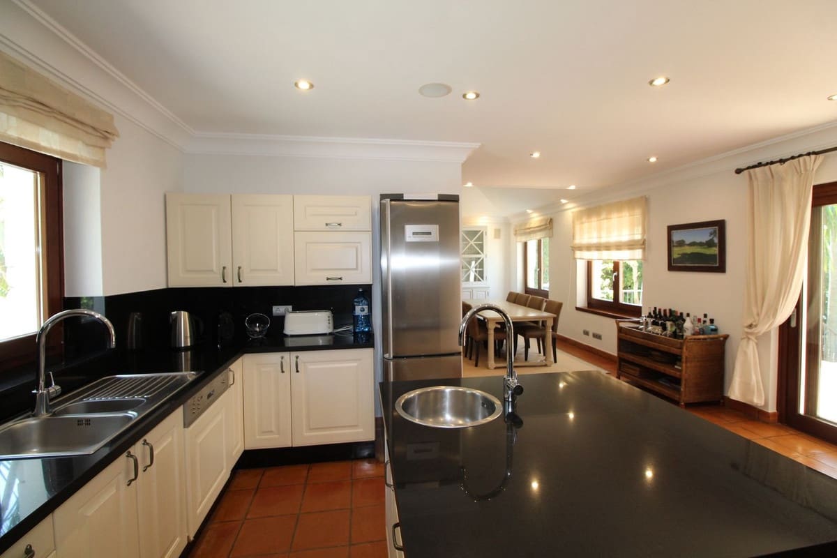 6 soveværelse Villa til salg i Sotogrande med garage - € 2.995.000 (Ref: 8221456)