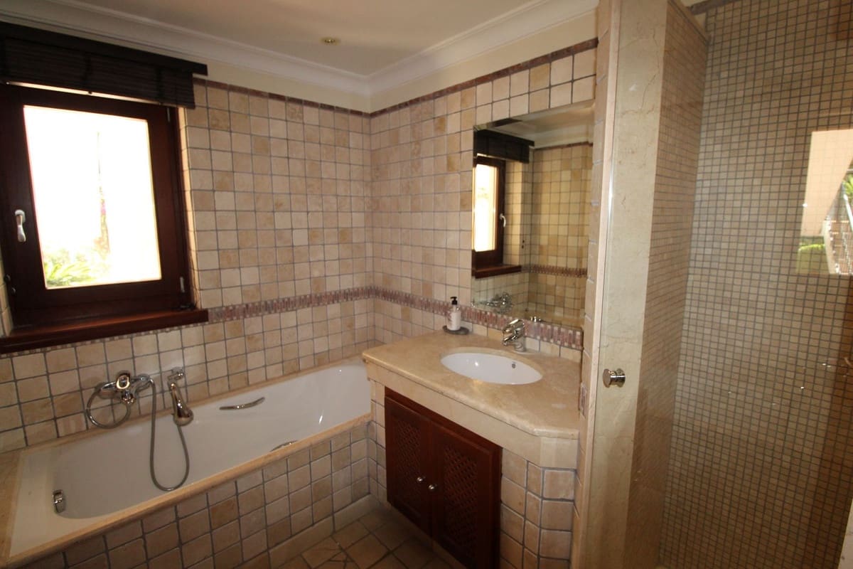 6 soveværelse Villa til salg i Sotogrande med garage - € 2.995.000 (Ref: 8221456)