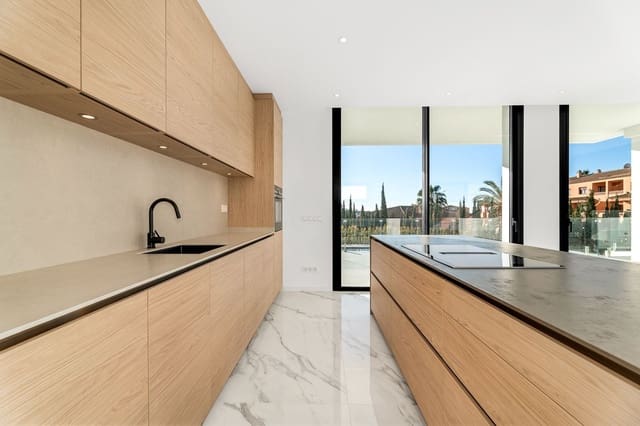 6 bedroom Villa for sale in Benahavís - € 3,990,000 (Ref: 8221487)