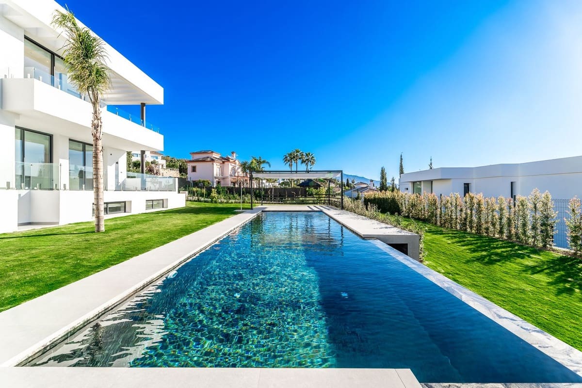 6 bedroom Villa for sale in Benahavis - € 4,000,000 (Ref: 8221487)
