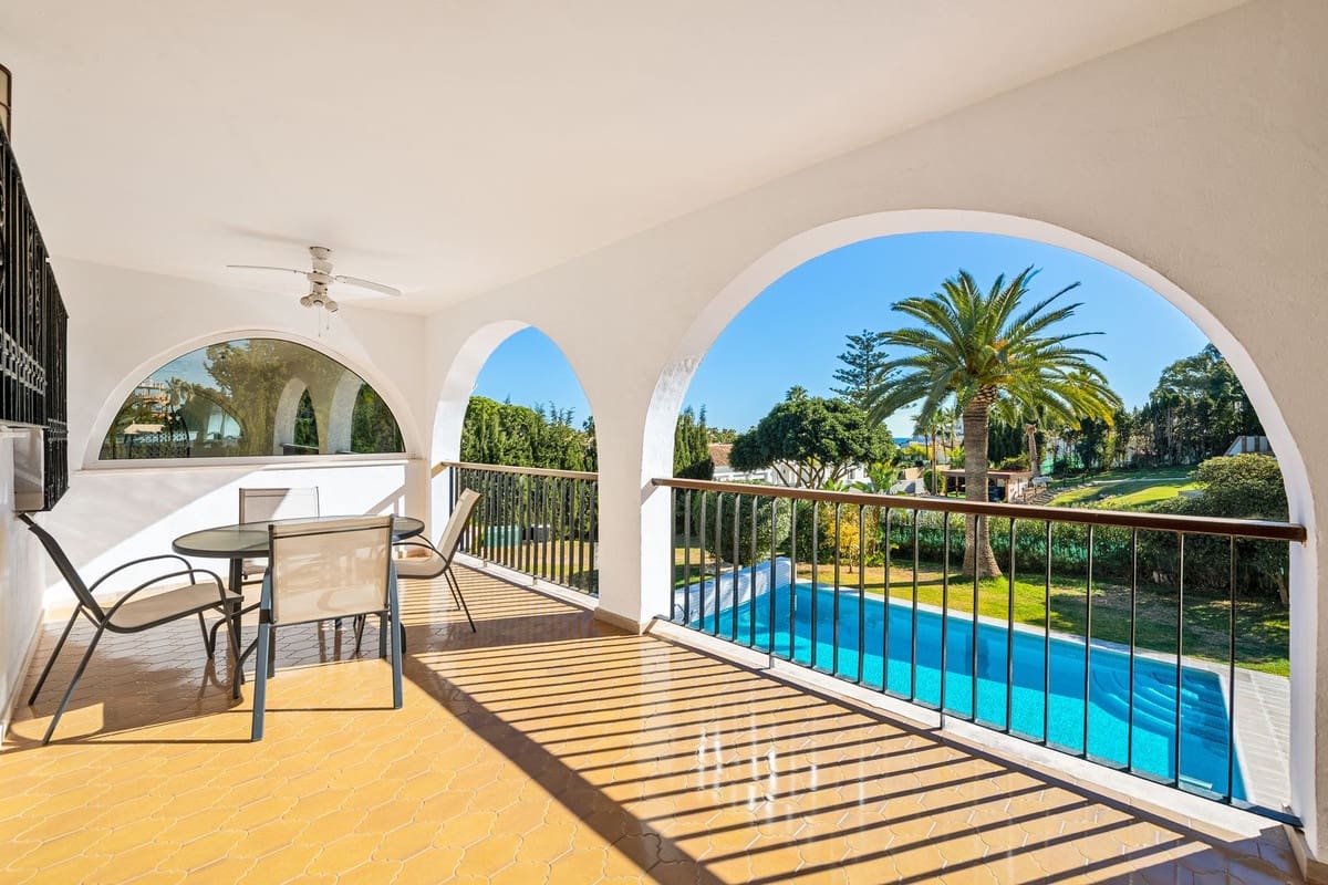 5 bedroom Villa for sale in Estepona with garage - € 1,399,900 (Ref: 8241204)
