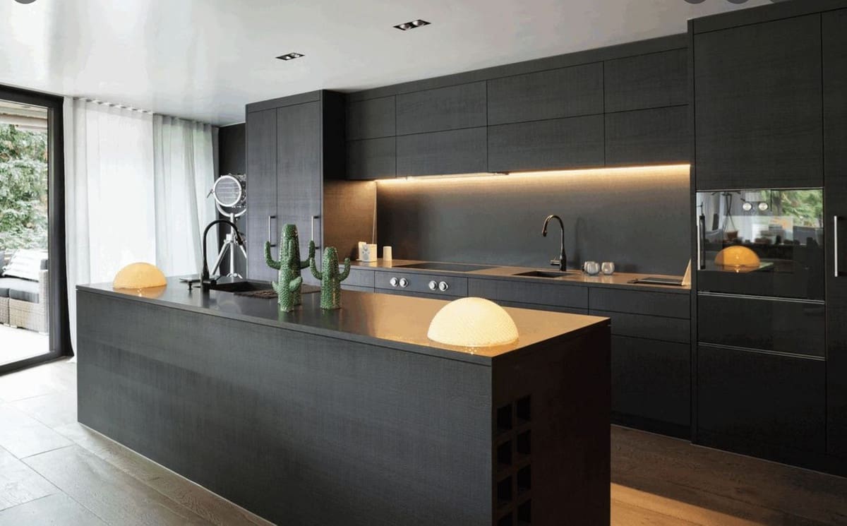 5 bedroom Villa for sale in Estepona - € 1,595,000 (Ref: 8241213)