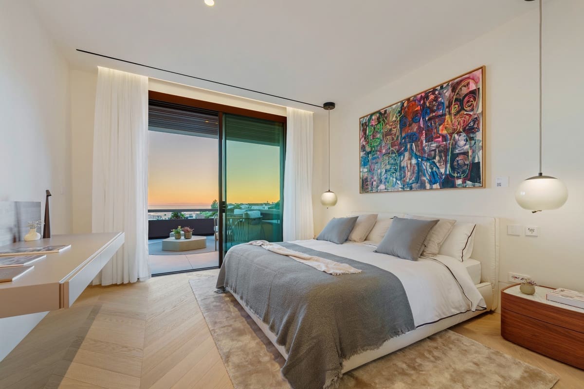 5 bedroom Villa for sale in Benahavis with garage - € 5,995,000 (Ref: 8244583)