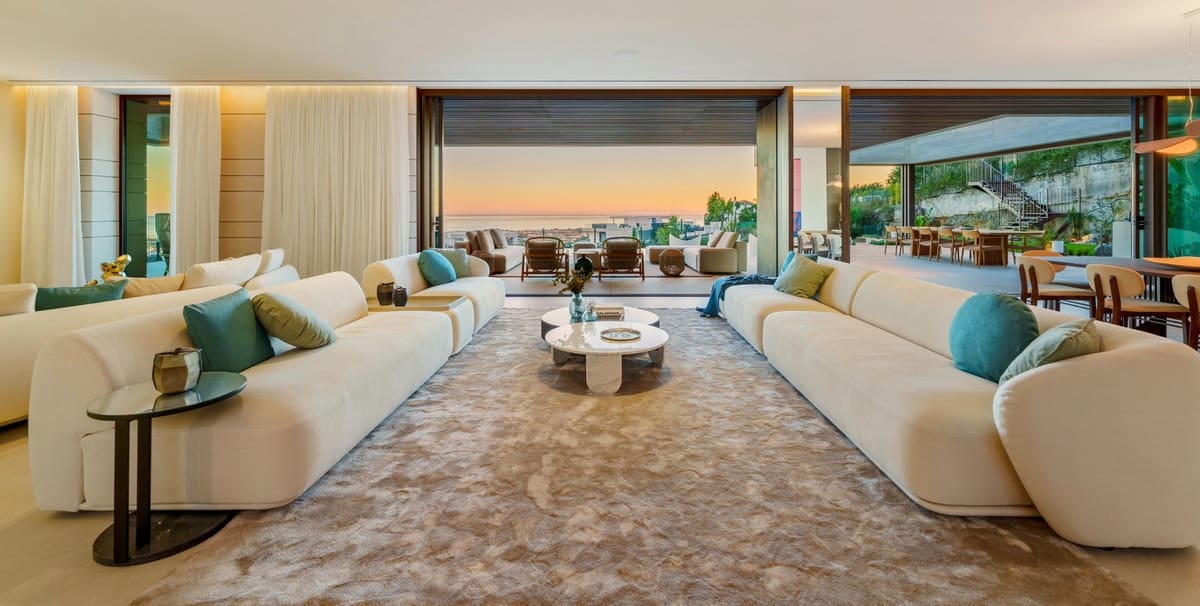 5 bedroom Villa for sale in Benahavis with garage - € 5,995,000 (Ref: 8244583)