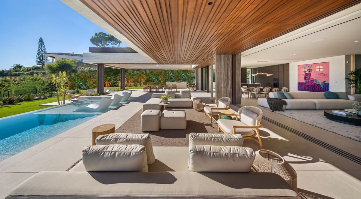 5 bedroom Villa for sale in Benahavis with garage - € 5,995,000 (Ref: 8244583)