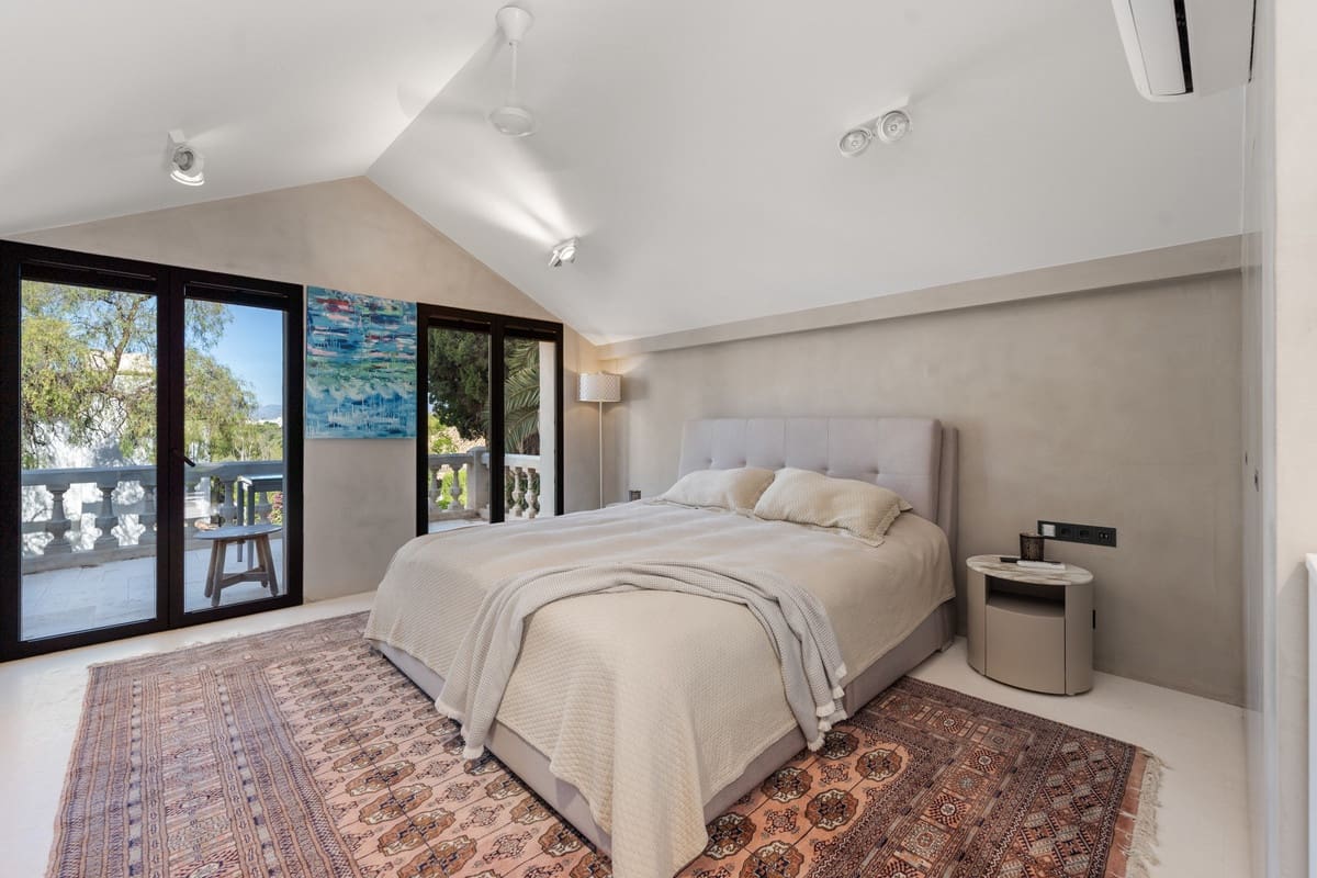 6 bedroom Villa for sale in Rio Real - € 3,500,000 (Ref: 8290620)