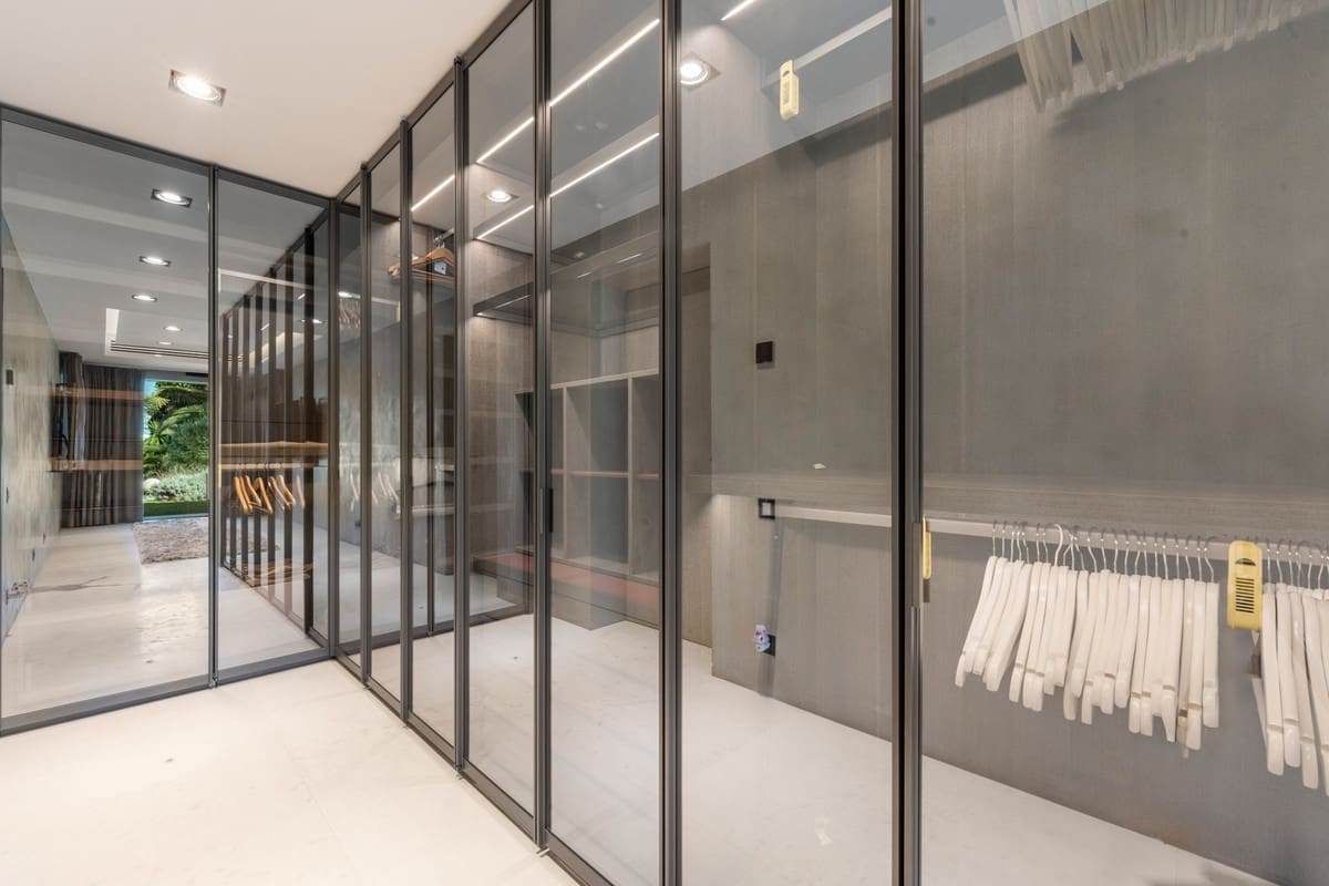 6 bedroom Villa for sale in Rio Real - € 3,500,000 (Ref: 8290620)