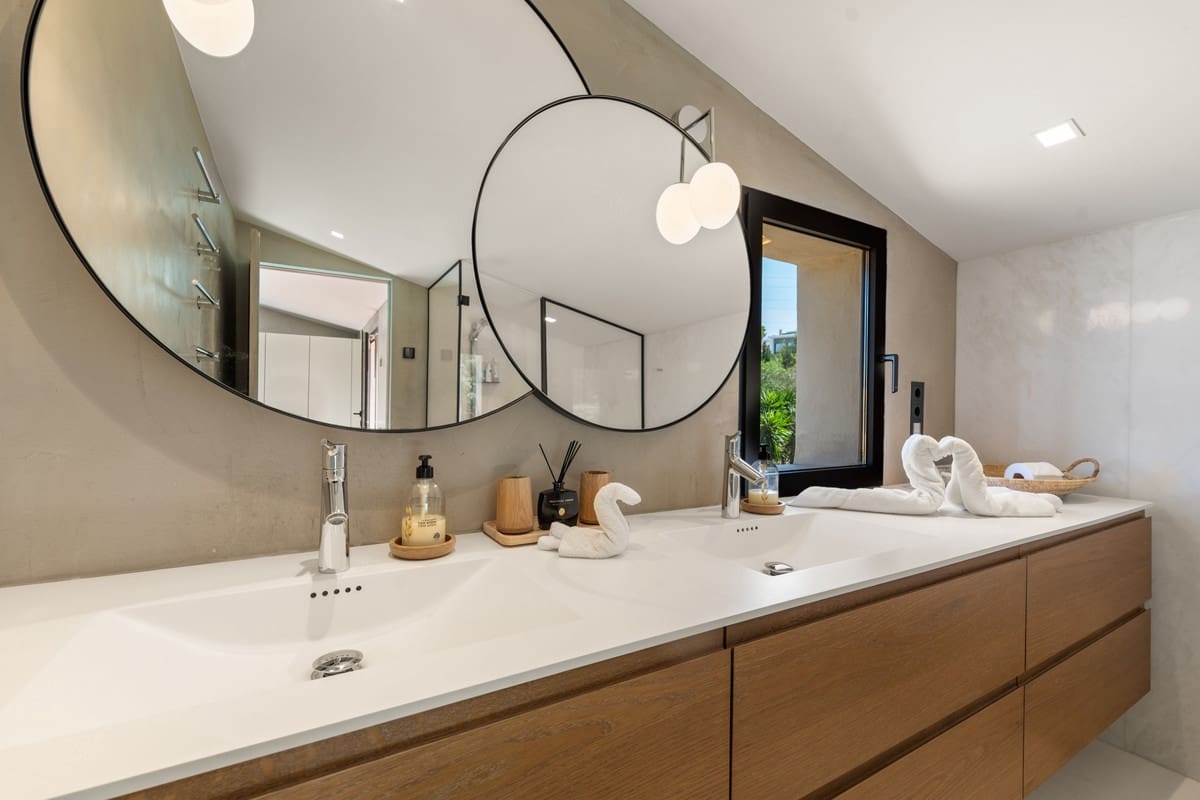 6 bedroom Villa for sale in Rio Real - € 3,500,000 (Ref: 8290620)