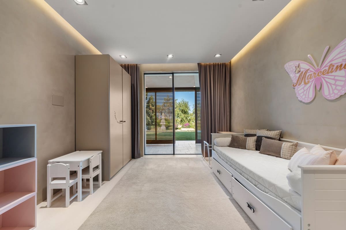 6 bedroom Villa for sale in Rio Real - € 3,500,000 (Ref: 8290620)