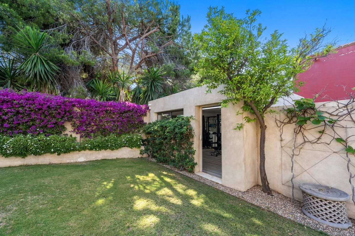 6 bedroom Villa for sale in Rio Real - € 3,500,000 (Ref: 8290620)