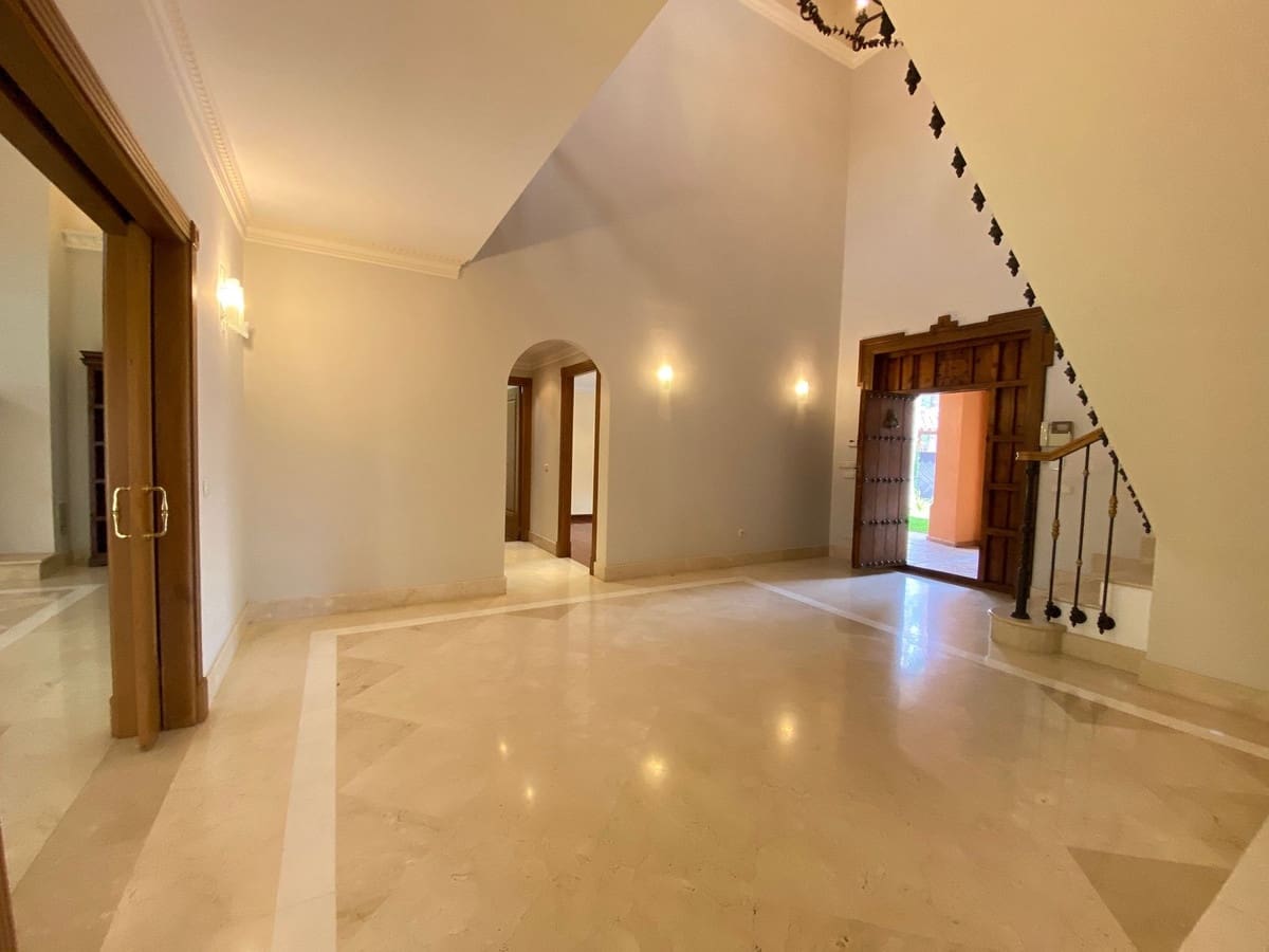 6 bedroom Villa for sale in Golden Mile with garage - € 4,500,000 (Ref: 8410506)