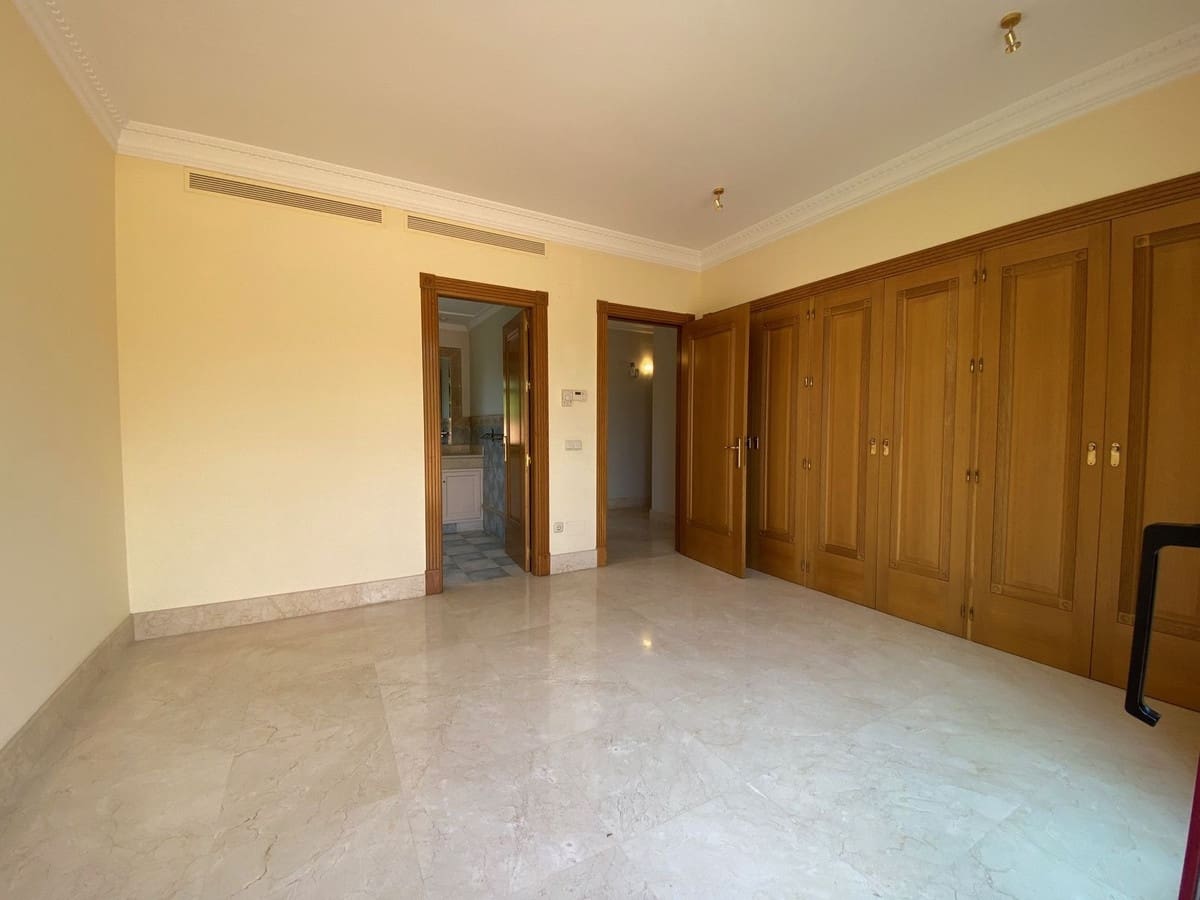 6 bedroom Villa for sale in Golden Mile with garage - € 4,500,000 (Ref: 8410506)