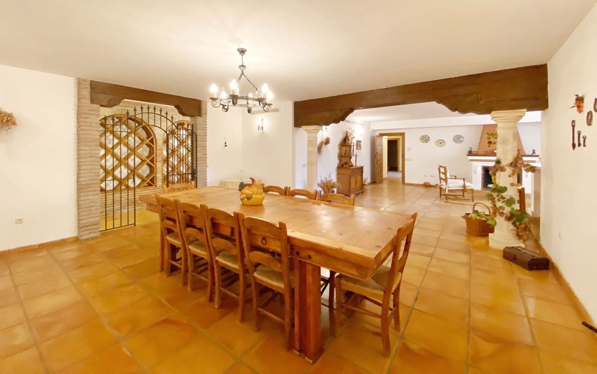 6 bedroom Villa for sale in Golden Mile with garage - € 4,500,000 (Ref: 8410506)