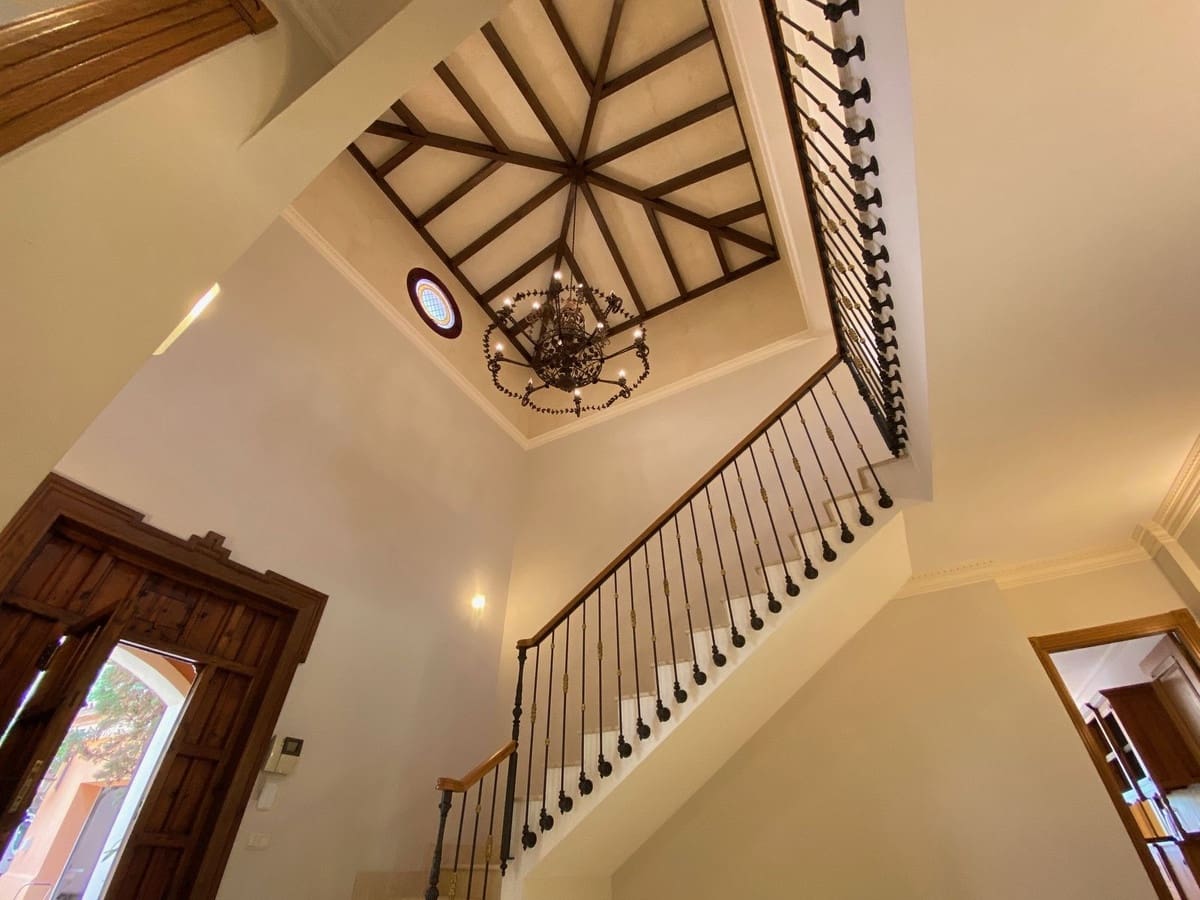 6 bedroom Villa for sale in Golden Mile with garage - € 4,500,000 (Ref: 8410506)