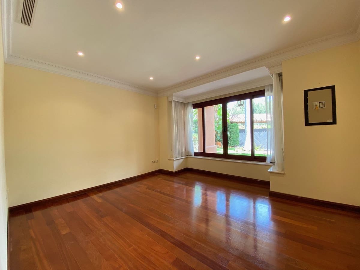 6 bedroom Villa for sale in Golden Mile with garage - € 4,500,000 (Ref: 8410506)