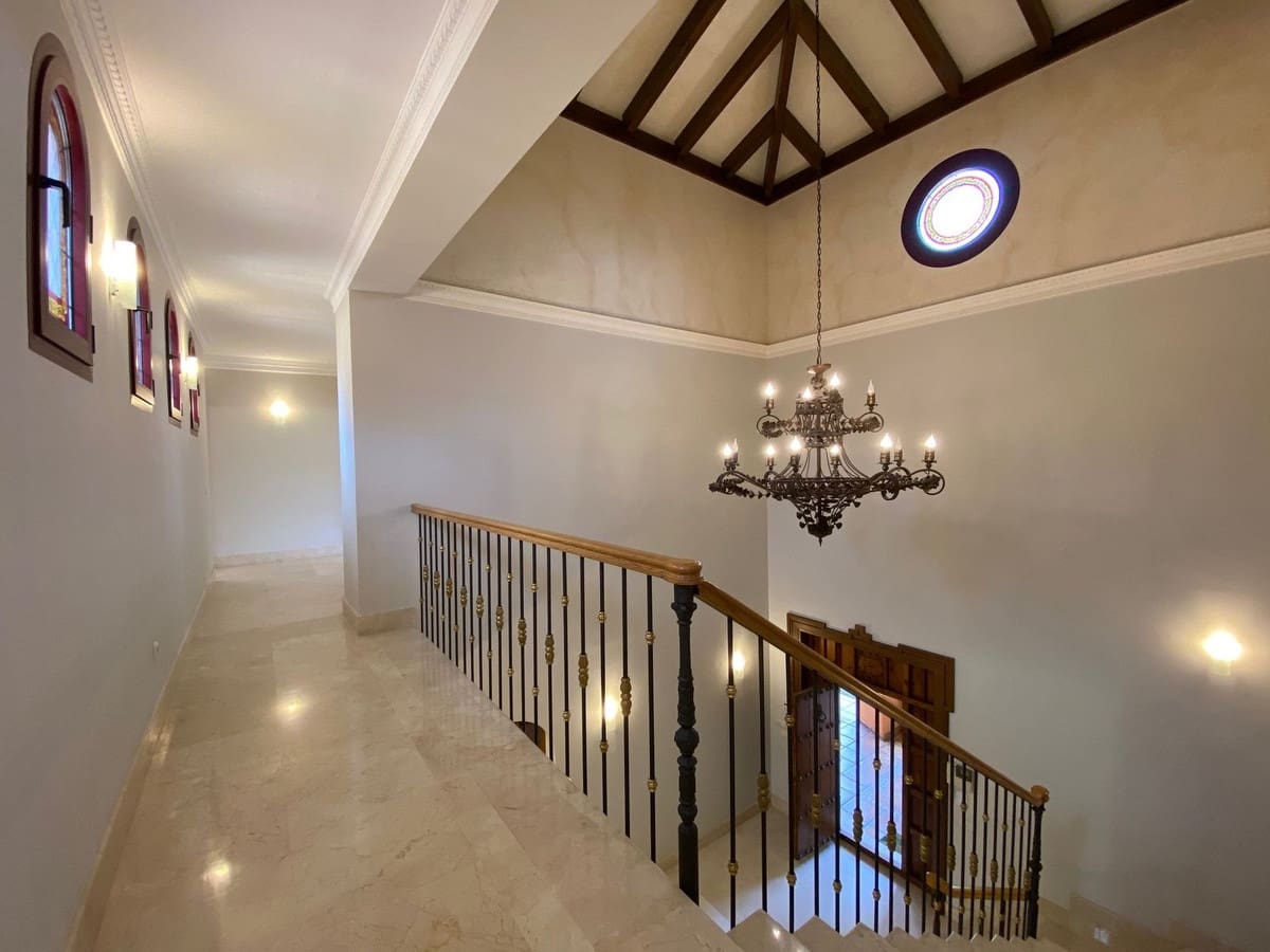 6 bedroom Villa for sale in Golden Mile with garage - € 4,500,000 (Ref: 8410506)